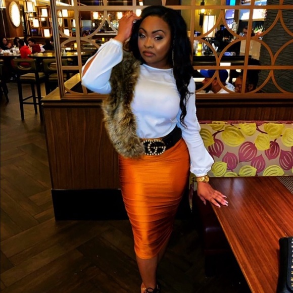 Meet your Posher, Roslyn - Picture 1 of 2